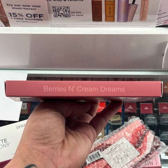 Violet Voss: Berries N’ Cream Dreams Eyeshadow Palette - Picture 4 of 4